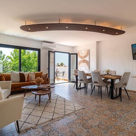 New Renovated Central Apartment With Modern Touch Михас Экстерьер фото