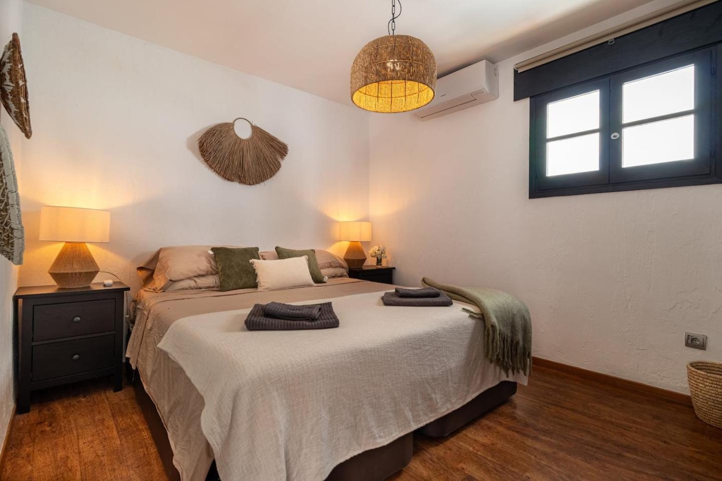 New Renovated Central Apartment With Modern Touch Михас Экстерьер фото