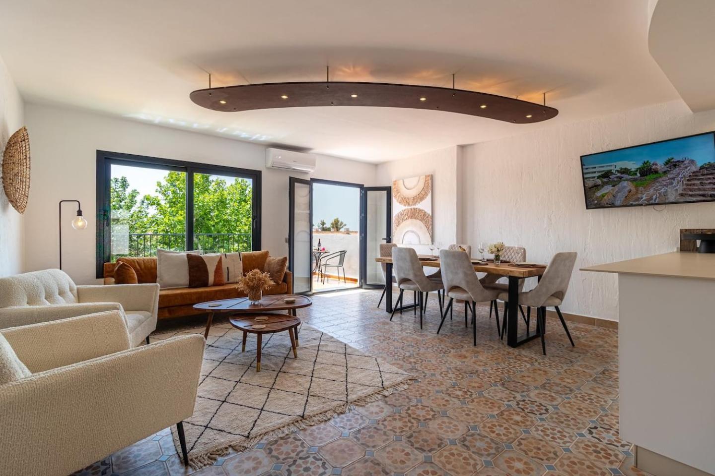 New Renovated Central Apartment With Modern Touch Михас Экстерьер фото