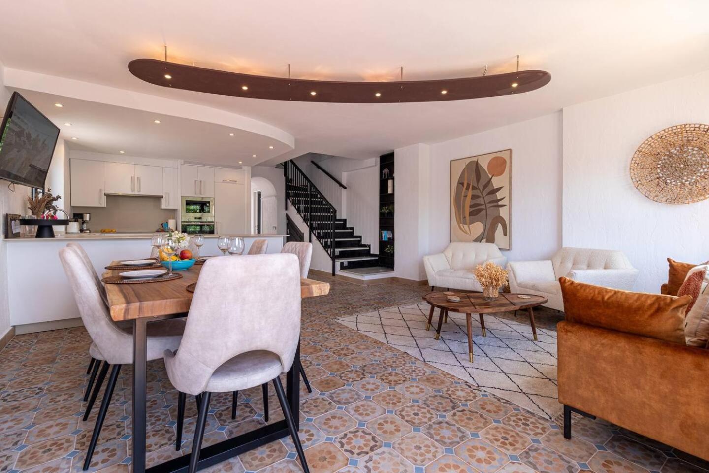 New Renovated Central Apartment With Modern Touch Михас Экстерьер фото